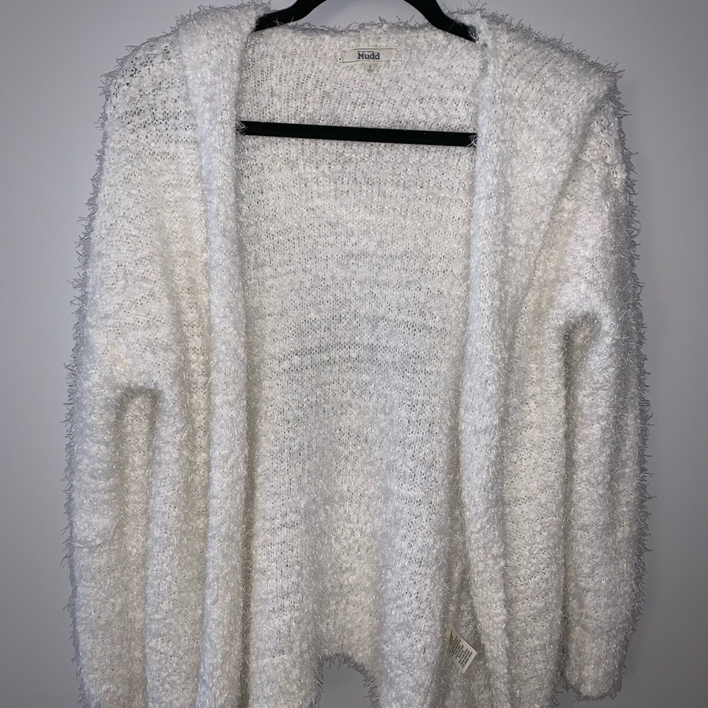 🤍 Fuzzy white hooded cardigan